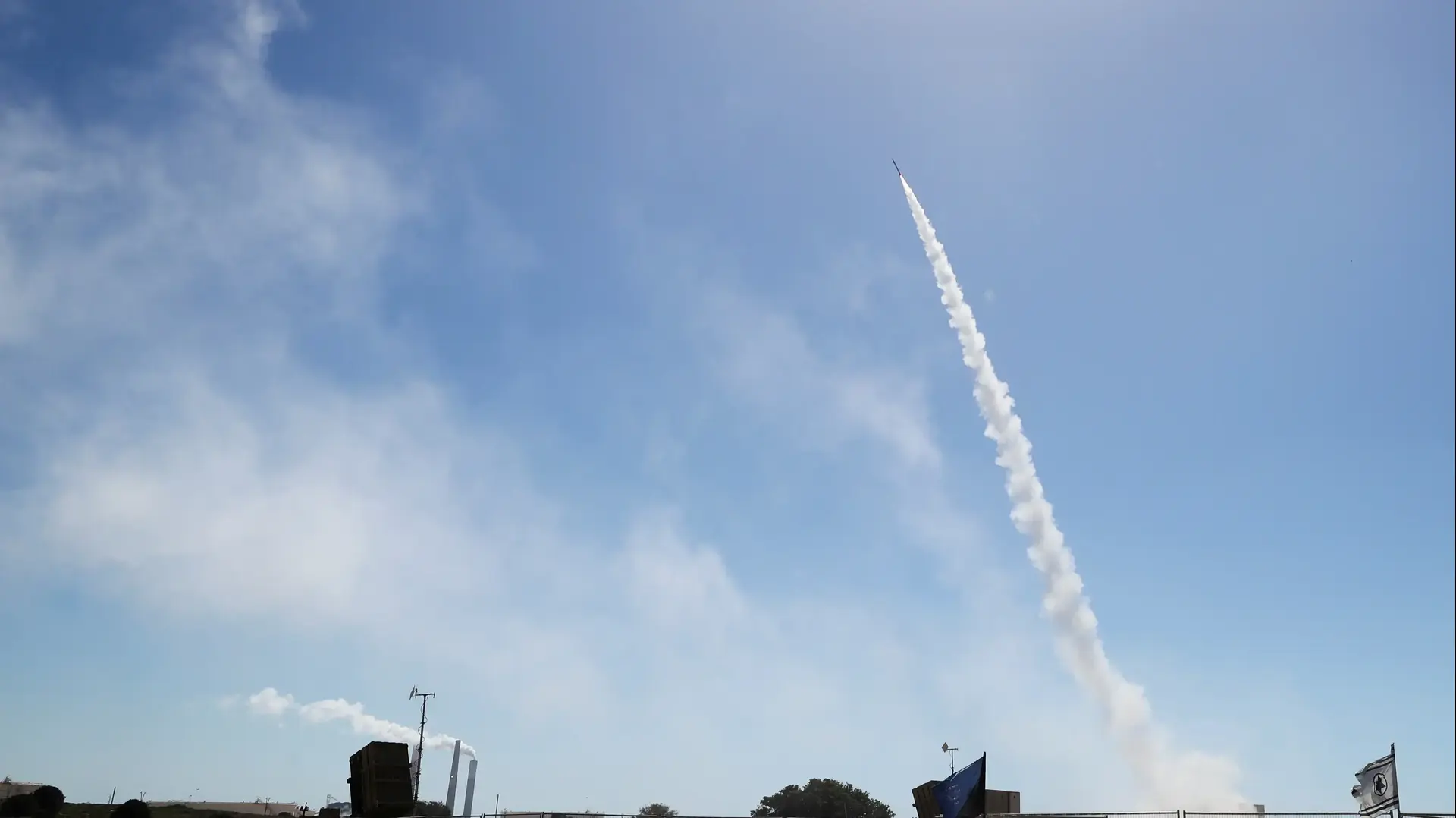 יירוט של מערכת ככיפרת ברזל בשמי אשקלון 19 במאי 2021 יירוט של מערכת ככיפרת ברזל בשמי אשקלון 19 במאי 2021