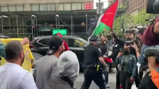 עימותים בהפגנה פרו-פלסטינית בניו יורק, ארצות הברית, 20 במאי 2021 עימותים בהפגנה פרו-פלסטינית בניו יורק, ארצות הברית, 20 במאי 2021