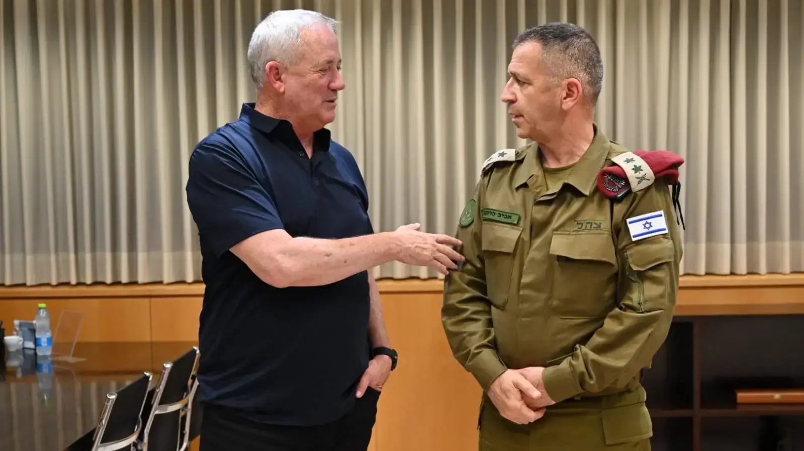 שר הביטחון בני גנץ והרמטכ"ל אביב כוכבי לאחר כניסת הפסקת האש לתוקף, 21.5.21 שר הביטחון בני גנץ והרמטכ"ל אביב כוכבי לאחר כניסת הפסקת האש לתוקף, 21.5.21