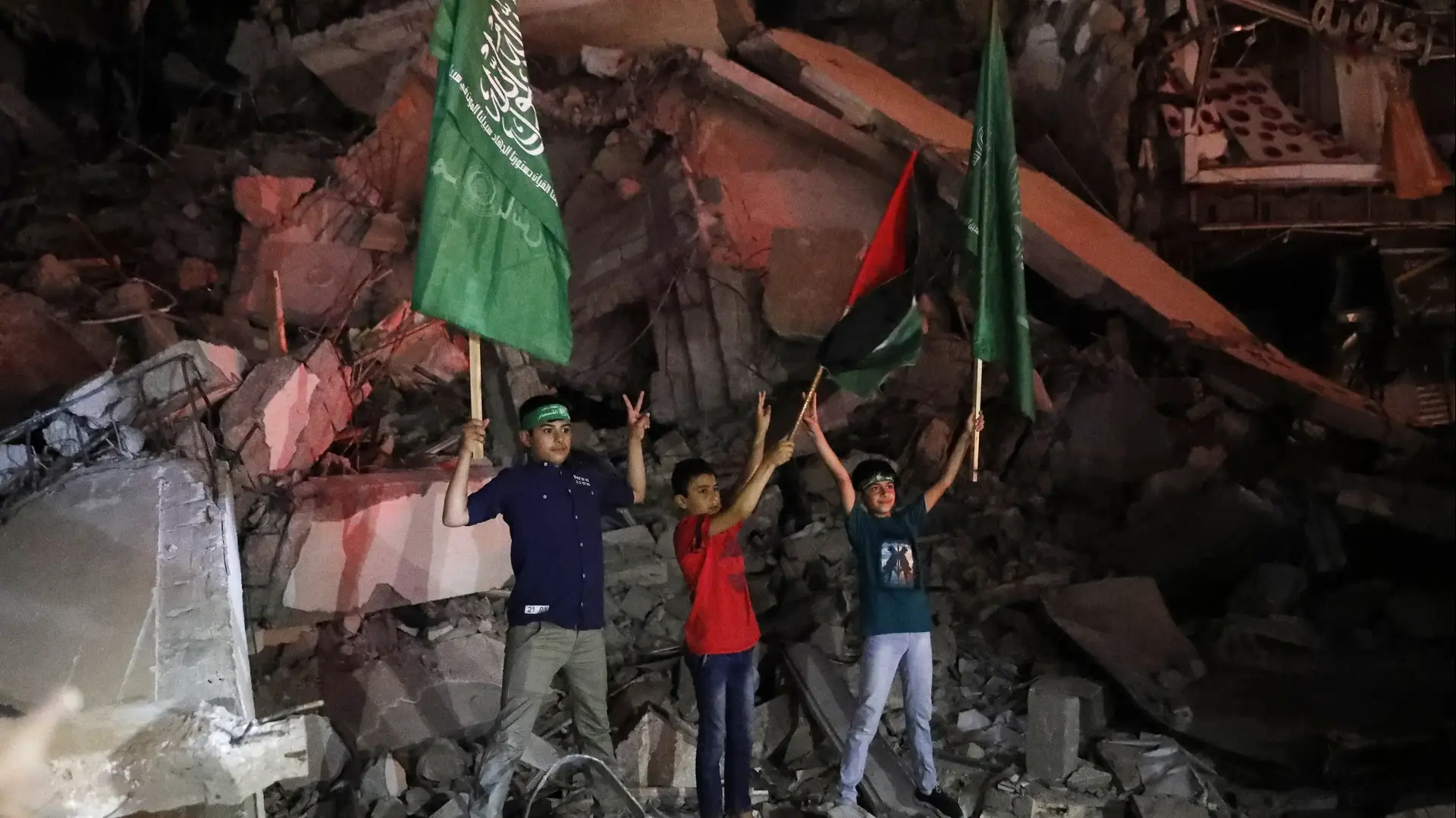 ילדים ברצועת עזה חוגגים את סיום המבצע עם ישראל, 21 במאי 2021 ילדים ברצועת עזה חוגגים את סיום המבצע עם ישראל, 21 במאי 2021