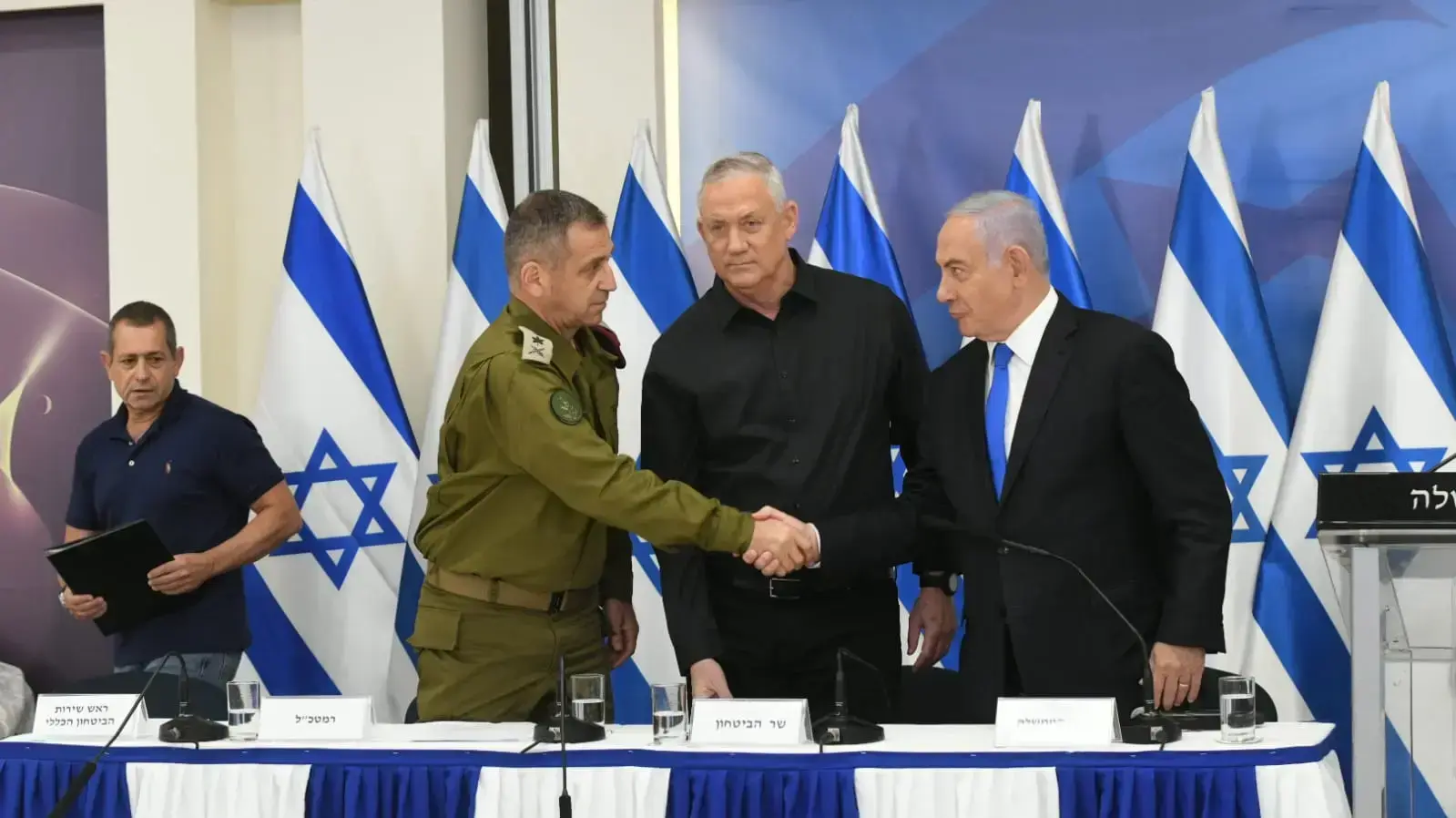 הצהרה של שר הביטחון בני גנץ, ראש הממשלה בנימין נתניהו, ראש שב"כ נדב ארגמן והרמטכ"ל אביב כוכבי בקריה, 21 במאי 2021 הצהרה של שר הביטחון בני גנץ, ראש הממשלה בנימין נתניהו, ראש שב"כ נדב ארגמן והרמטכ"ל אביב כוכבי בקריה, 21 במאי 2021