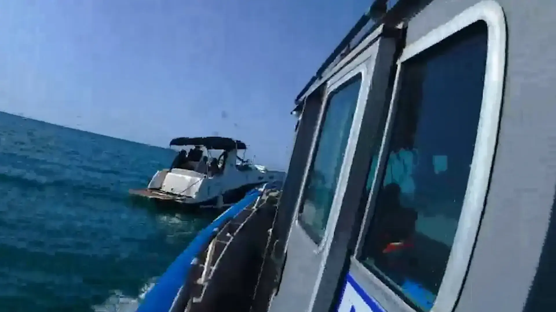שוטרים הצילו את חייה של נערה בת 16 שנחנקה ואיבדה את הכרתה בספינה תקועה 22.05.21