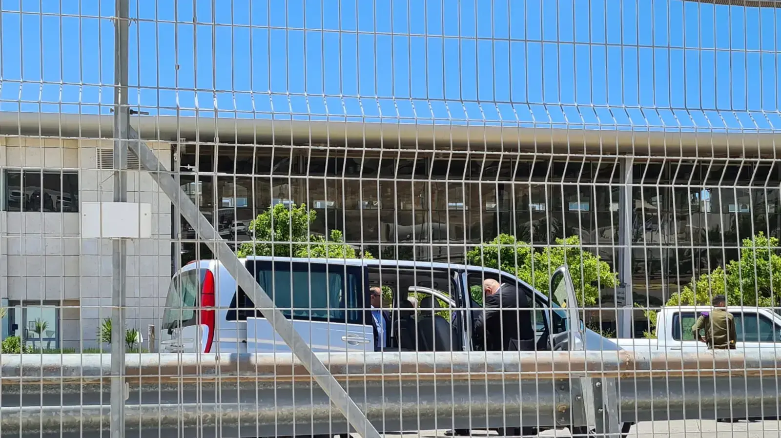 משלחת המתווכים המצרית נכנסה דרך מעבר ארז לרצועת עזה בדרך לפגישה עם יחיא סינואר, 23 במאי 2021 משלחת המתווכים המצרית נכנסה דרך מעבר ארז לרצועת עזה בדרך לפגישה עם יחיא סינואר, 23 במאי 2021