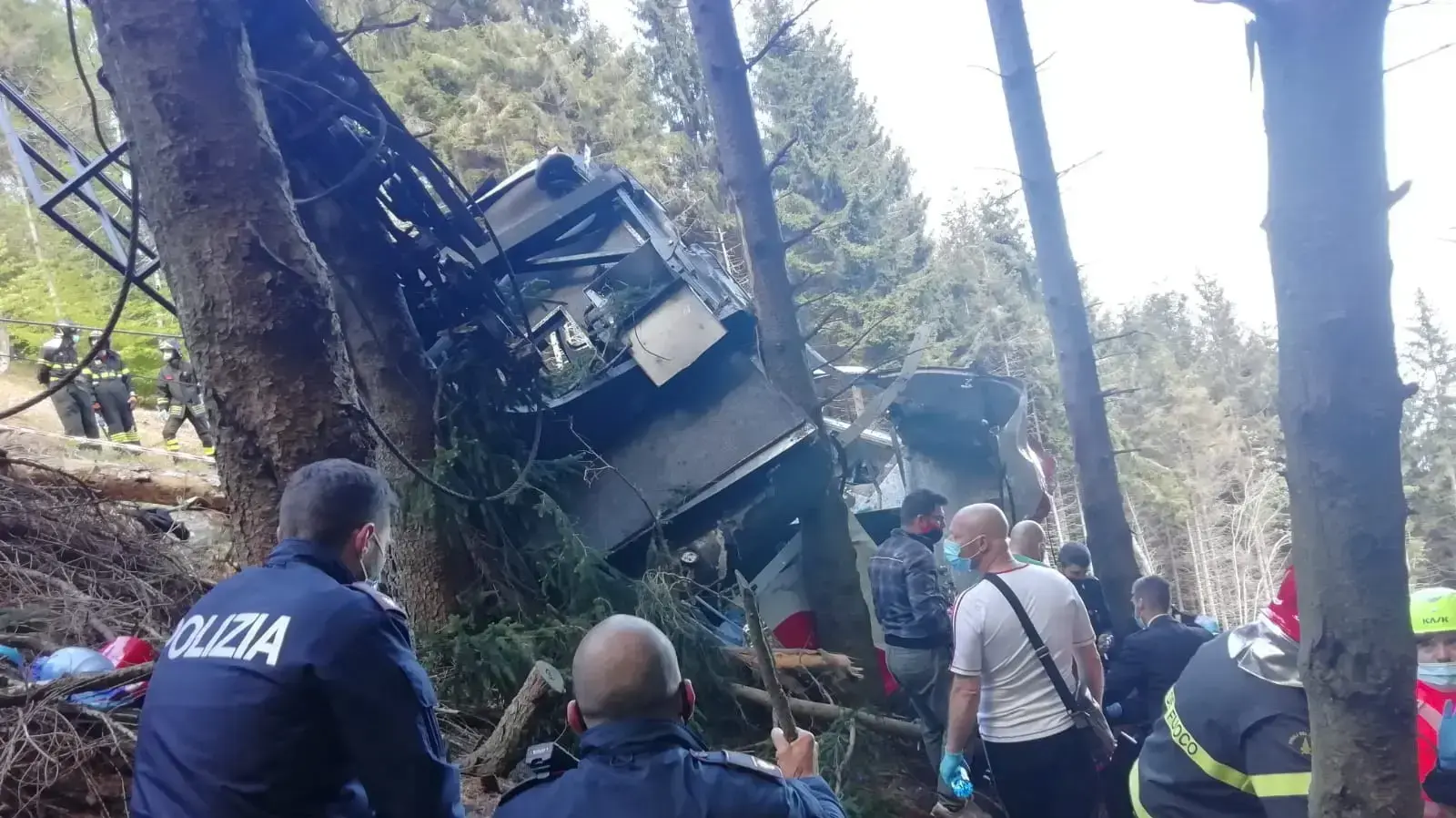 זירת תאונת רכבל בצפון איטליה, סמוך לאגם מאג'ורה - בה נהרגו חמישה ישראלים, 213 במאי 2021 זירת תאונת רכבל בצפון איטליה, סמוך לאגם מאג'ורה - בה נהרגו חמישה ישראלים, 213 במאי 2021