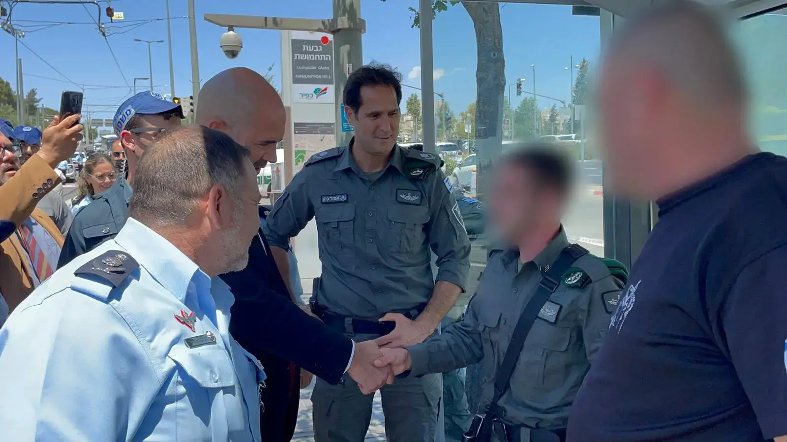 המפכ"ל, קובי שבתאי והשר לביטחון פנים, אמיר אוחנה בזירת הפיגוע דקירה בירושלים 24 במאי 2021 המפכ"ל, קובי שבתאי והשר לביטחון פנים, אמיר אוחנה בזירת הפיגוע דקירה בירושלים 24 במאי 2021