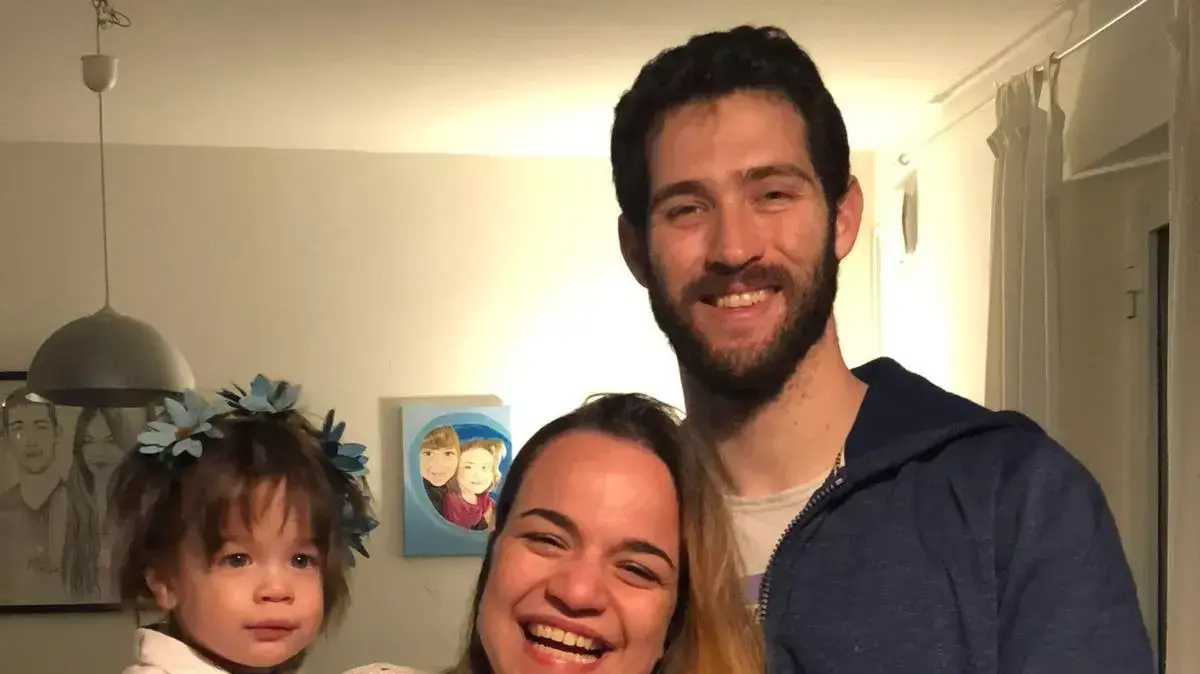 עמית וטל בירן וילדיהם איתן תום עמית וטל בירן וילדיהם איתן תום