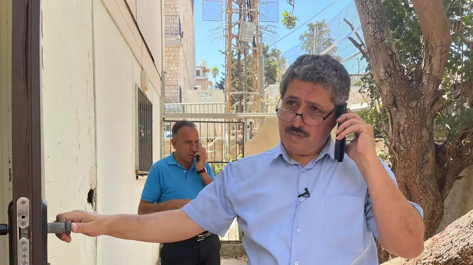 ג'עפר פרח במסע"ת נגד מבצע של המשטרה במסגרתו מעצרים פוליטיים של אזרחים ערבים, מרכז מוסאווה, 25 במאי 2021 ג'עפר פרח במסע"ת נגד מבצע של המשטרה במסגרתו מעצרים פוליטיים של אזרחים ערבים, מרכז מוסאווה, 25 במאי 2021