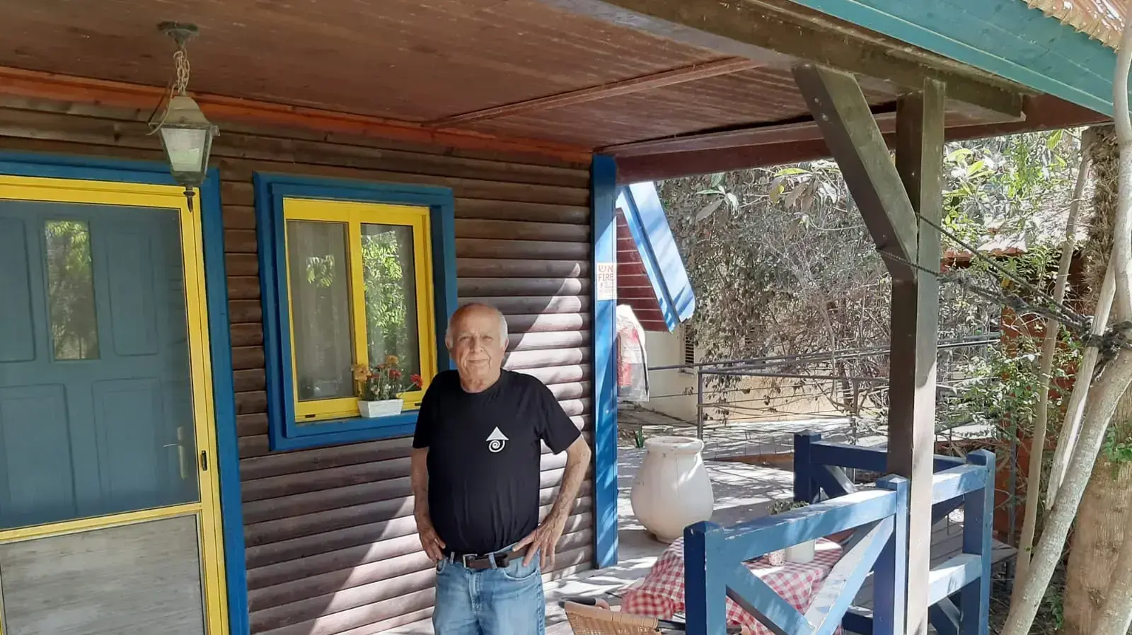 אמנון עוזיהו, בעל הצימרים "טבע הבשור" במושב עין הבשור אמנון עוזיהו, בעל הצימרים "טבע הבשור" במושב עין הבשור