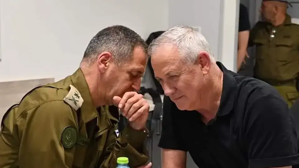 שר הביטחו, בני גנץ והרמטכ"ל, אביב כוכבי שר הביטחו, בני גנץ והרמטכ"ל, אביב כוכבי