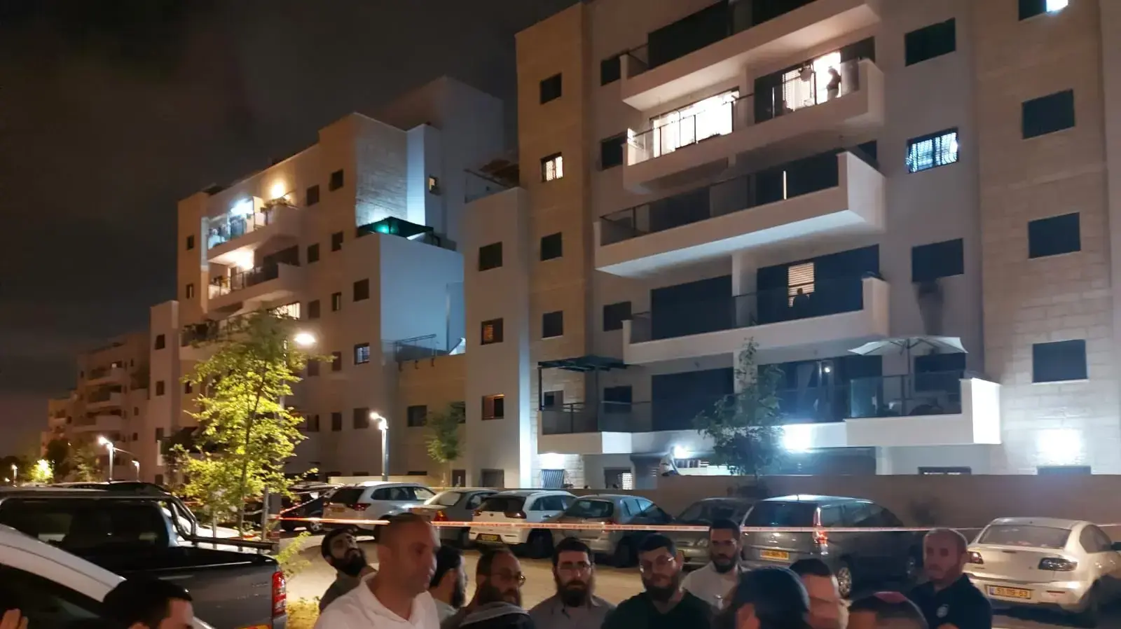 ראש העיר לוד יאיר רביבו במקום זריקת בקבוקי התבערה, 28 במאי 2021 ראש העיר לוד יאיר רביבו במקום זריקת בקבוקי התבערה, 28 במאי 2021
