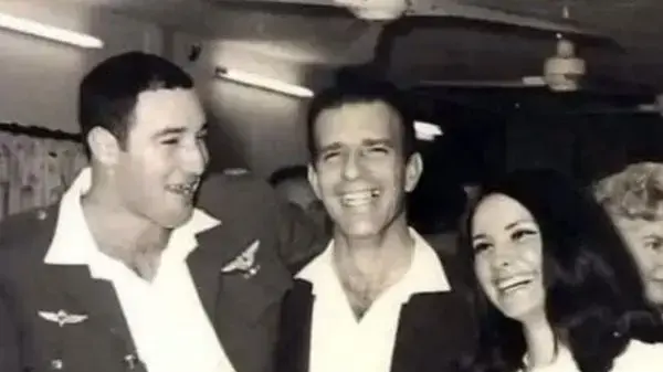 יורם שחר עם עזרא דנוס, מנהל התיכון בקריית שמונה יורם שחר עם עזרא דנוס, מנהל התיכון בקריית שמונה