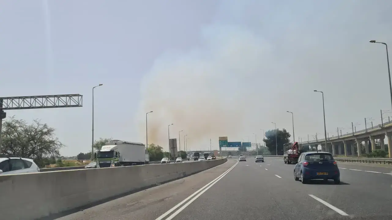 השריפה בין כביש מס' 1 לנתב"ג 13 במאי 2021 השריפה בין כביש מס' 1 לנתב"ג 13 במאי 2021