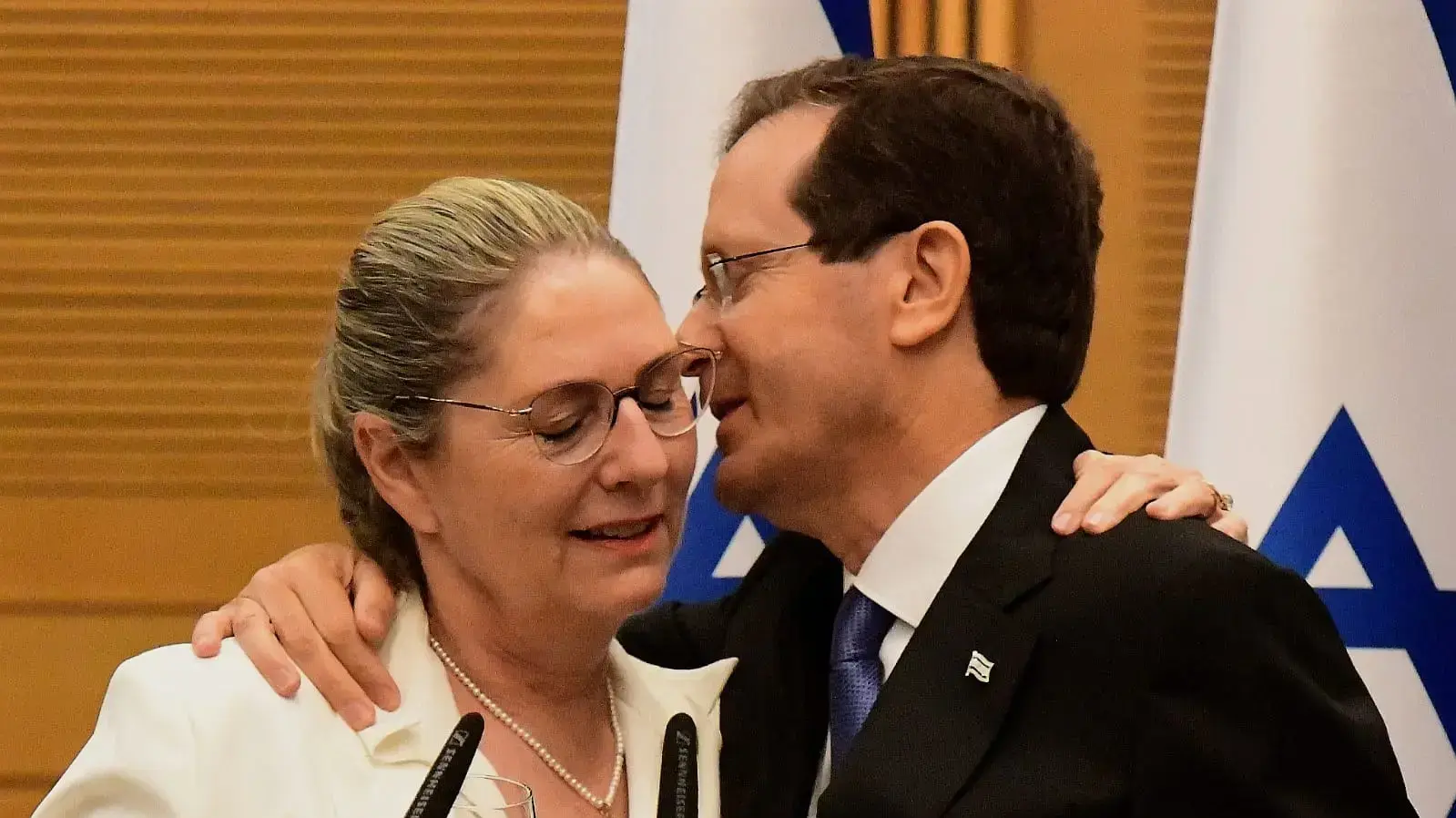 נשיא המדינה הנבחר בוז'י הרצוג ורעייתו מיכל,2 ביוני 2021 נשיא המדינה הנבחר בוז'י הרצוג ורעייתו מיכל,2 ביוני 2021