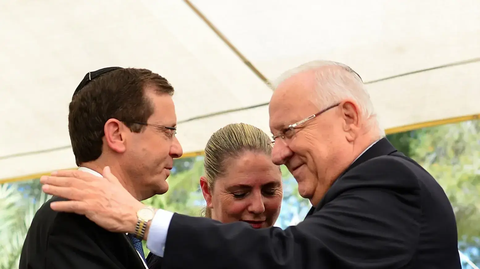 נשיא המדינה ראובן ריבלין ונשיא המדינה הנבחר בוז'י הרצוג ורעייתו מיכל,2 ביוני 2021 נשיא המדינה ראובן ריבלין ונשיא המדינה הנבחר בוז'י הרצוג ורעייתו מיכל,2 ביוני 2021