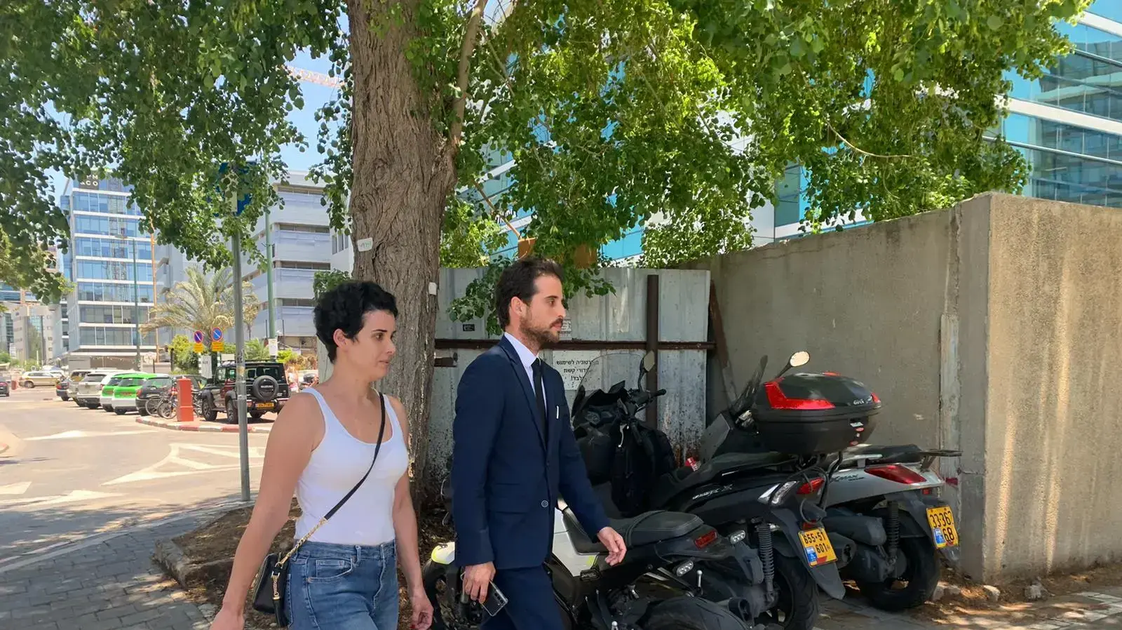 שירה איסקוב מגיע להגיש תלונה במשטרה , 3 ביוני 2021 שירה איסקוב מגיע להגיש תלונה במשטרה , 3 ביוני 2021