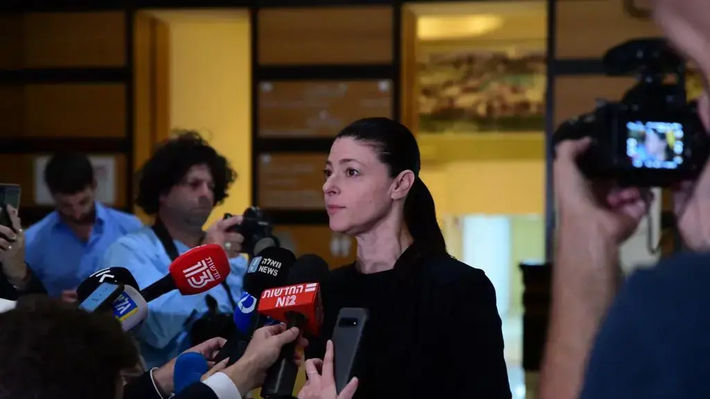 מרב מיכאלי במהלך הצהרה לתקשורת בכפר המכביה 3 ביוני 2021 מרב מיכאלי במהלך הצהרה לתקשורת בכפר המכביה 3 ביוני 2021