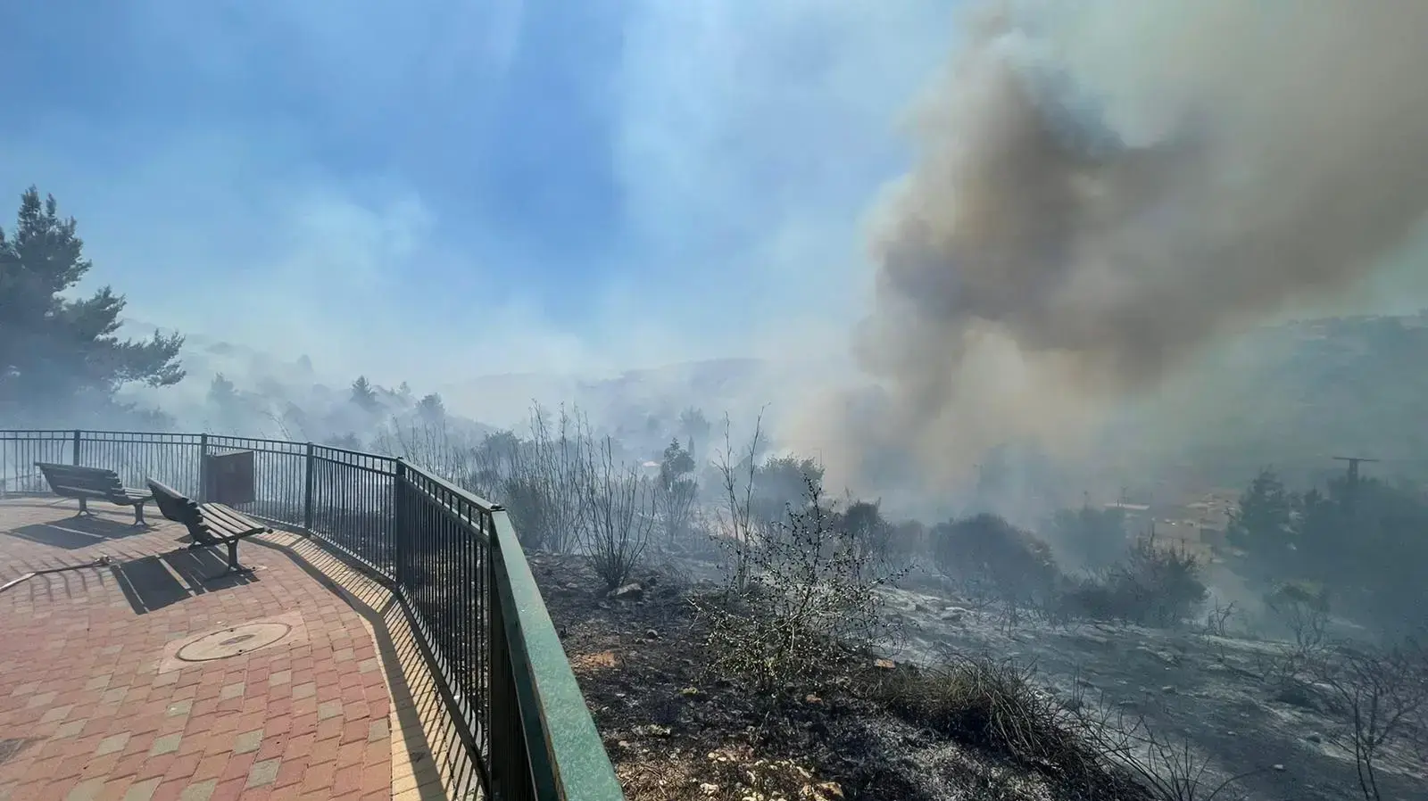 צוותי כיבוי אש בשריפה בצור הדסה, 4 ביוני, 2021 צוותי כיבוי אש בשריפה בצור הדסה, 4 ביוני, 2021