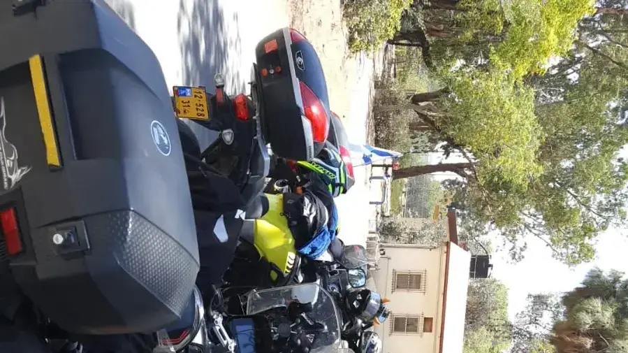 יוסי והב תושב ניר עוז, עם האופנועים שהגיעו מרחבי הארץ לחזק את תושבי העוטף לאחר המבצע האחרון. 5 ביוני 2021 יוסי והב תושב ניר עוז, עם האופנועים שהגיעו מרחבי הארץ לחזק את תושבי העוטף לאחר המבצע האחרון. 5 ביוני 2021