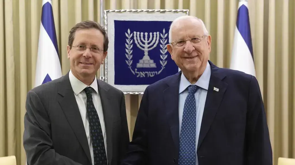 נשיא המדינה ראובן ריבלין נועד עם הנשיא הנבחר יצחק הרצוג, 7 ביוני 2021 נשיא המדינה ראובן ריבלין נועד עם הנשיא הנבחר יצחק הרצוג, 7 ביוני 2021