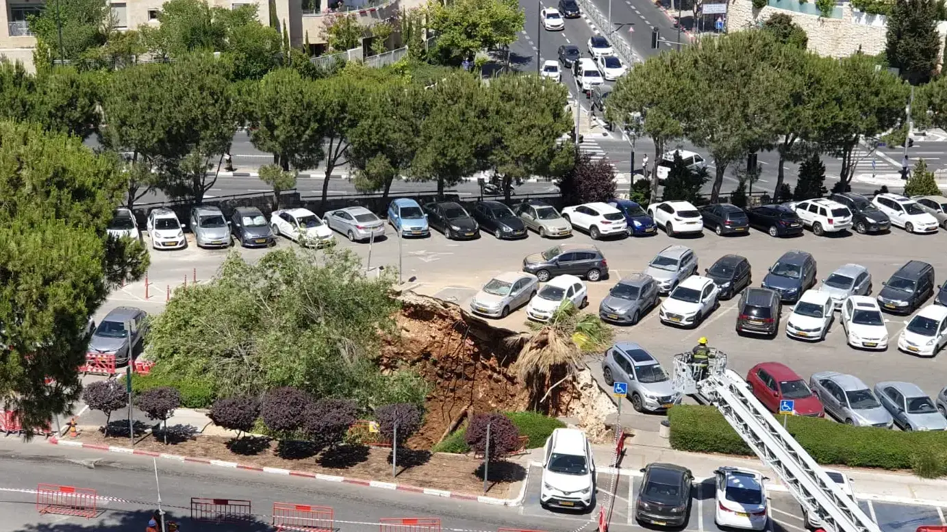 קריסת חניון בבית חולים שערי צדק, 7 ביוני 2021 קריסת חניון בבית חולים שערי צדק, 7 ביוני 2021