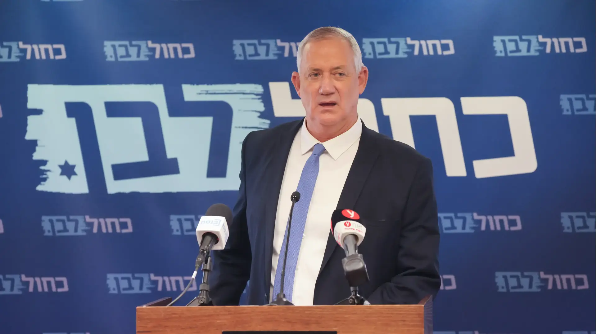 יו"ר כחול לבן, בני גנץ במהלך ישיבת סייעתו בכנסת 7 ביוני 2021 יו"ר כחול לבן, בני גנץ במהלך ישיבת סייעתו בכנסת 7 ביוני 2021