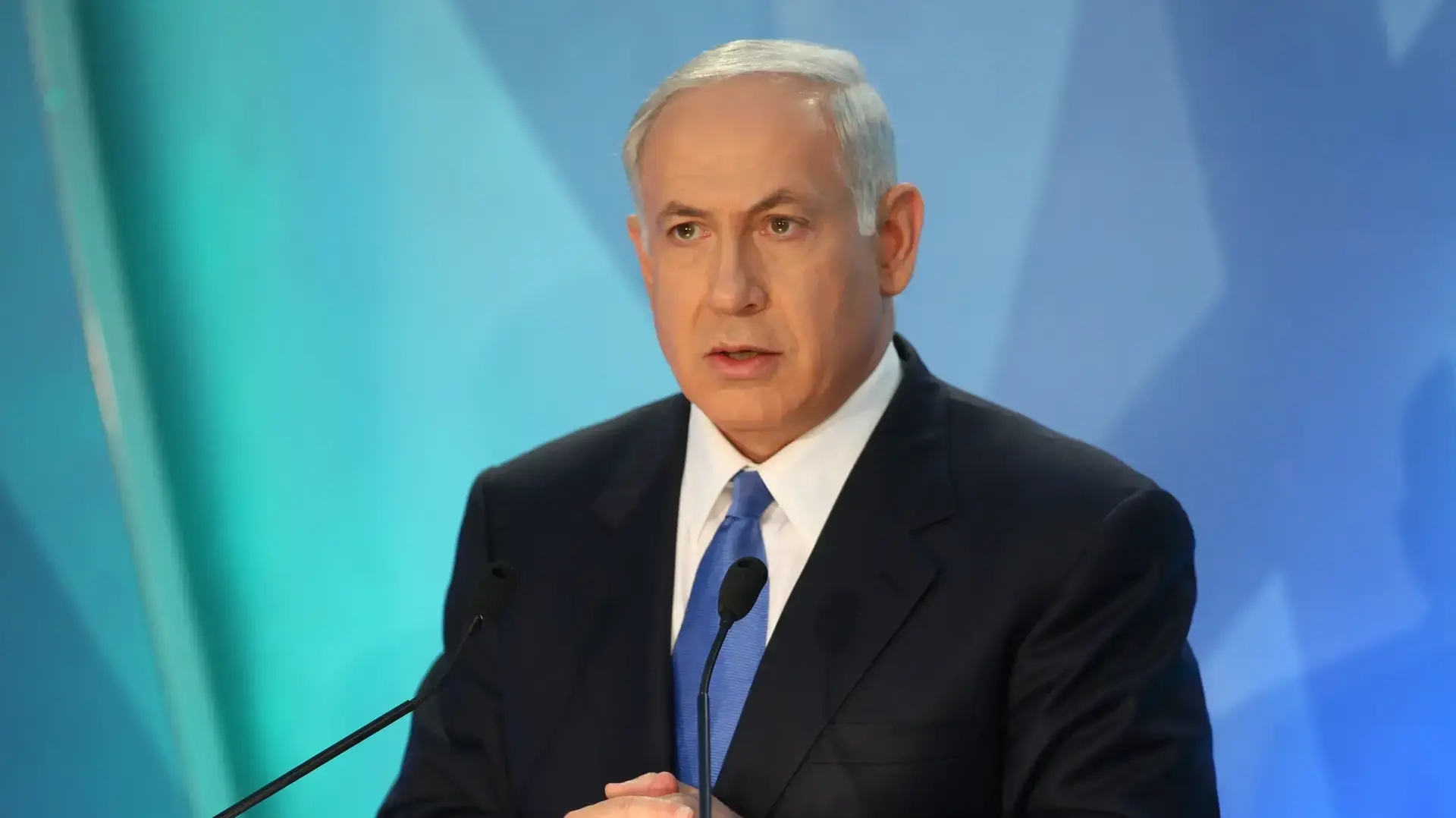 ראש ממשלת ישראל, בנימין נתניהו, במרכז בגין-סאדאת למחקרים אסטרטגיים שבמתחם אוניברסיטת בר-אילן ב-14 ביוני 2009 ראש ממשלת ישראל, בנימין נתניהו, במרכז בגין-סאדאת למחקרים אסטרטגיים שבמתחם אוניברסיטת בר-אילן ב-14 ביוני 2009