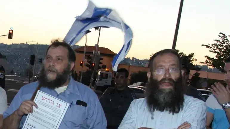 הגשת צו גירוש לחנין זועבי בביתה בנצרת עילית, יוני 2014 הגשת צו גירוש לחנין זועבי בביתה בנצרת עילית, יוני 2014