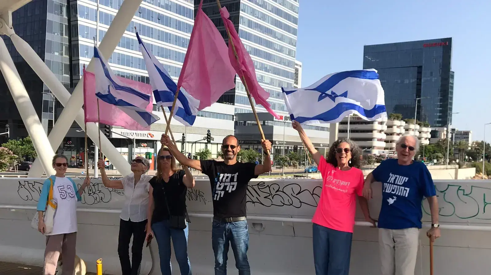 הפגנת הדגלים השחורים בגשר הישיבה בשדה יעקב, 12 ביוני 2021 הפגנת הדגלים השחורים בגשר הישיבה בשדה יעקב, 12 ביוני 2021