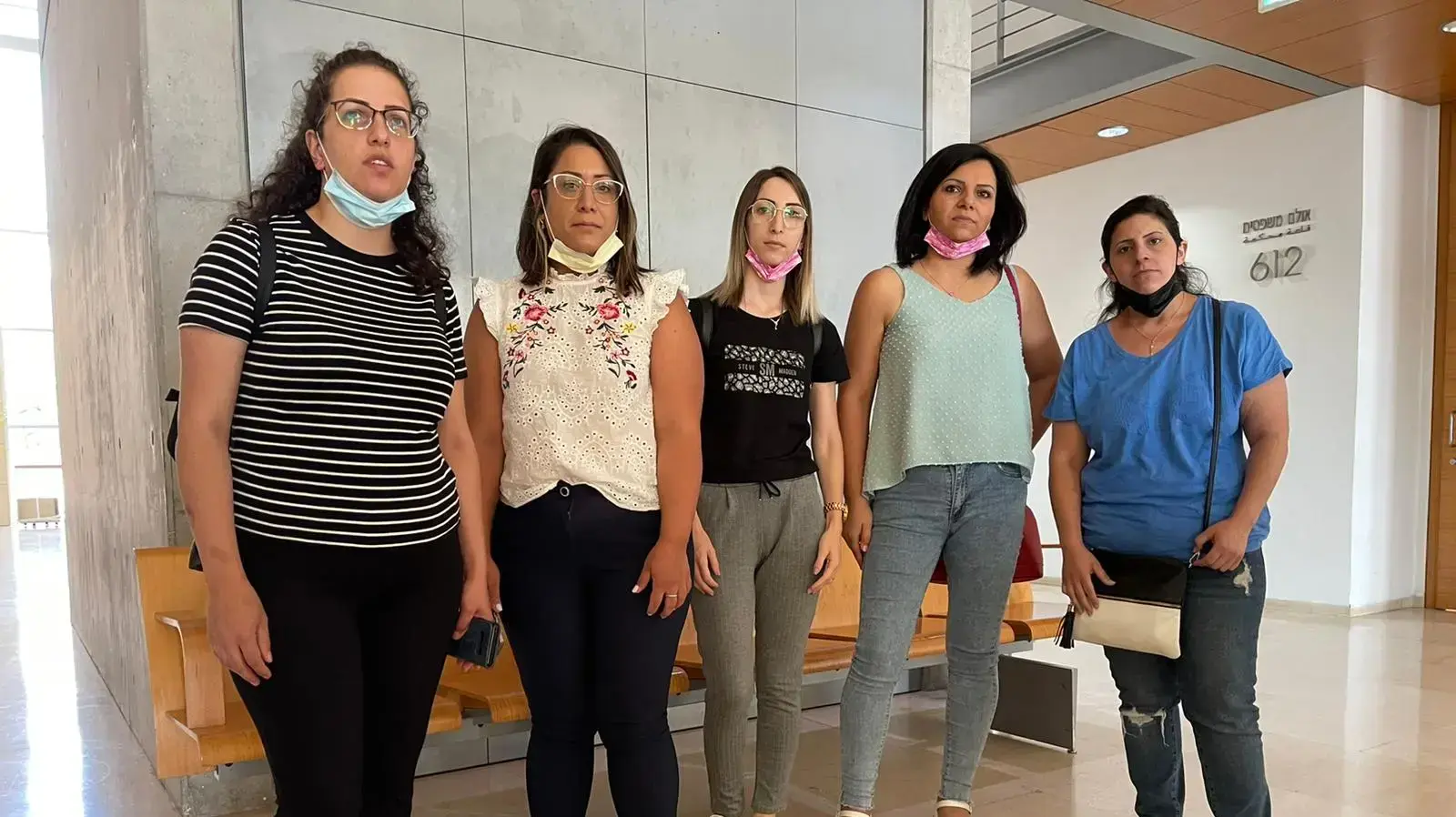 הורים שילדיהם על פי חשד עברו התעללות במעון יום בפסוטה בבית המשפט המחוזי בחיפה. 13 ביוני 2021 הורים שילדיהם על פי חשד עברו התעללות במעון יום בפסוטה בבית המשפט המחוזי בחיפה. 13 ביוני 2021
