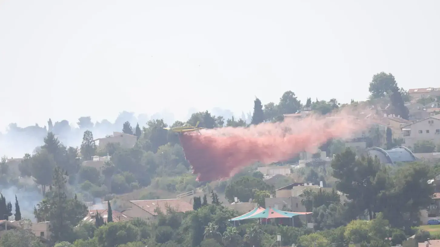 ניסיונות להתגבר על שריפה במבשרת ציון 13 ביוני 2021 ניסיונות להתגבר על שריפה במבשרת ציון 13 ביוני 2021