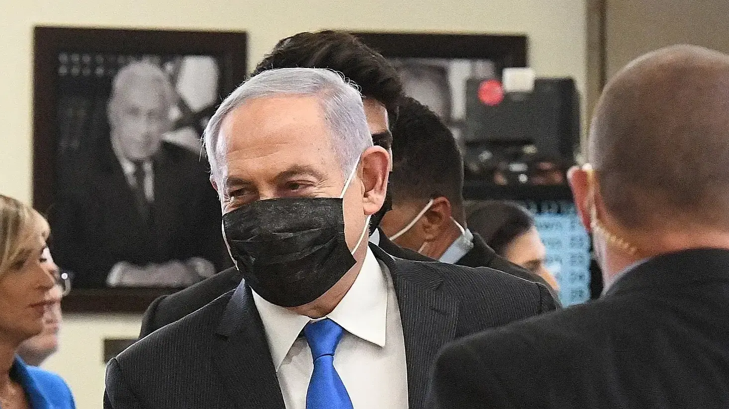 השבעת ממשלה | ראש הממשלה היוצא, בנימין נתניהו עושה את דרכו למליאה הכנסת 13 ביוני 2021