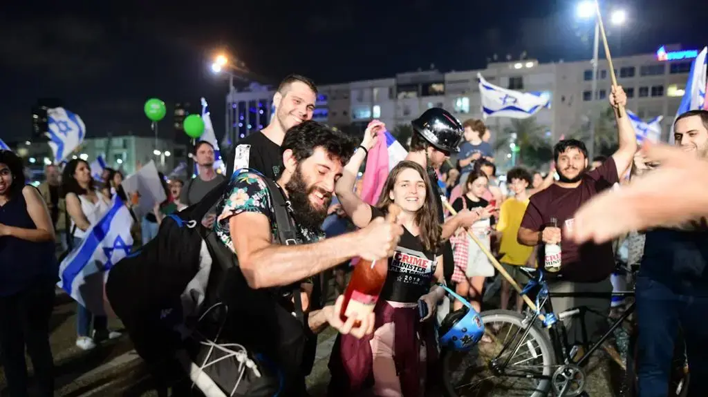 לאחר השבעת הממשלה | חגיגגות בכיכר רבין 13 ביוני 2021 לאחר השבעת הממשלה | חגיגגות בכיכר רבין 13 ביוני 2021