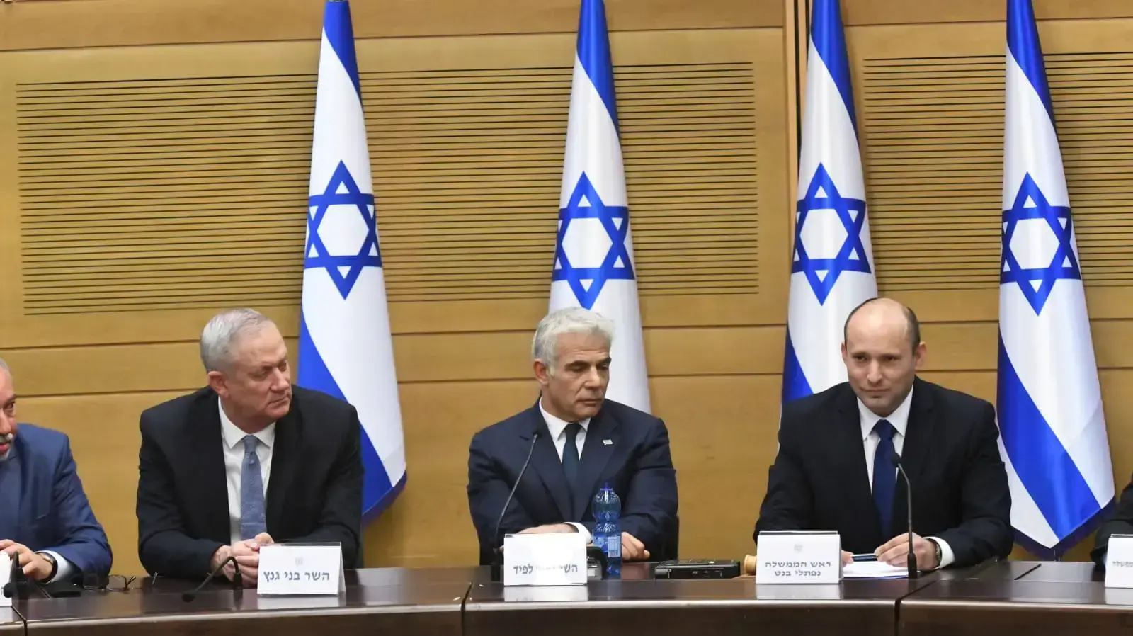 בנט, לפיד וגנץ בישיבת הממשלה החגיגית, 13 ביוני, 2021 בנט, לפיד וגנץ בישיבת הממשלה החגיגית, 13 ביוני, 2021