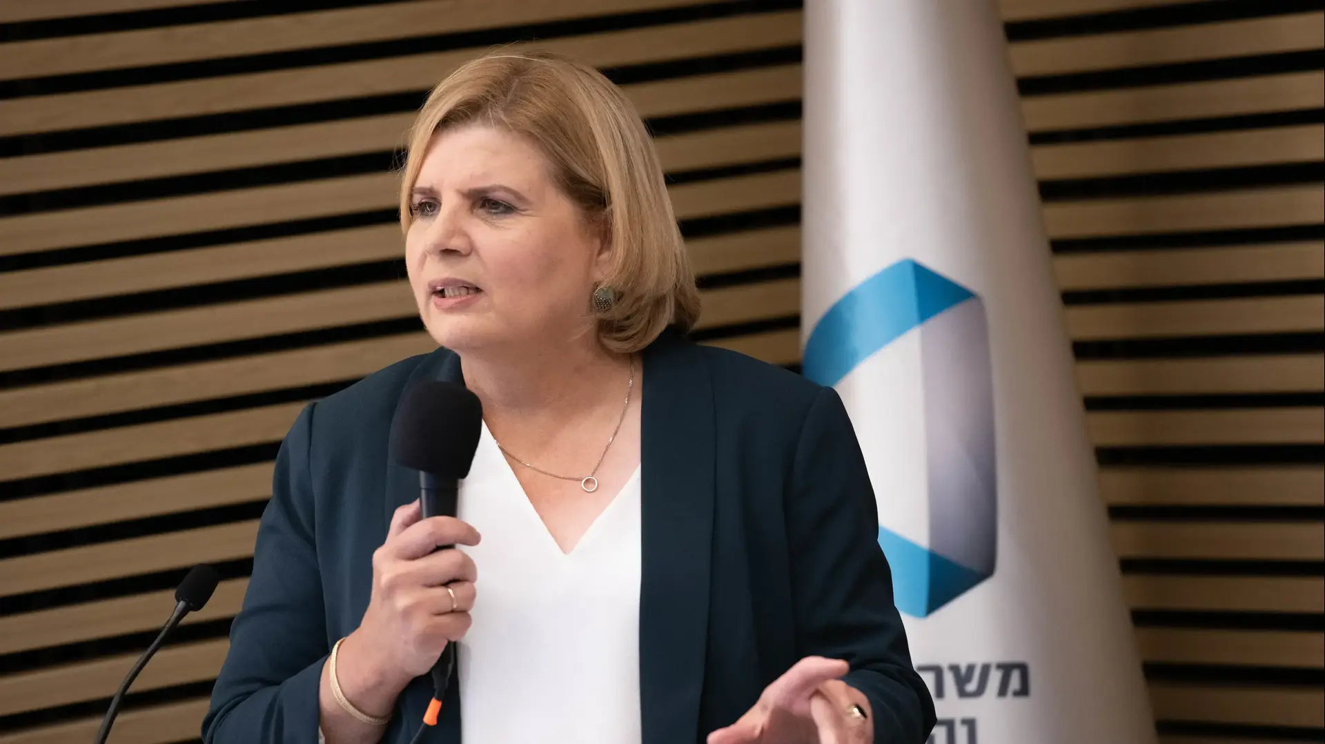 טקס חילופי שרים במשרד הכלכלה- אורנה ברביבאי ועמיר פרץ, 14 ביוני 2021 טקס חילופי שרים במשרד הכלכלה- אורנה ברביבאי ועמיר פרץ, 14 ביוני 2021