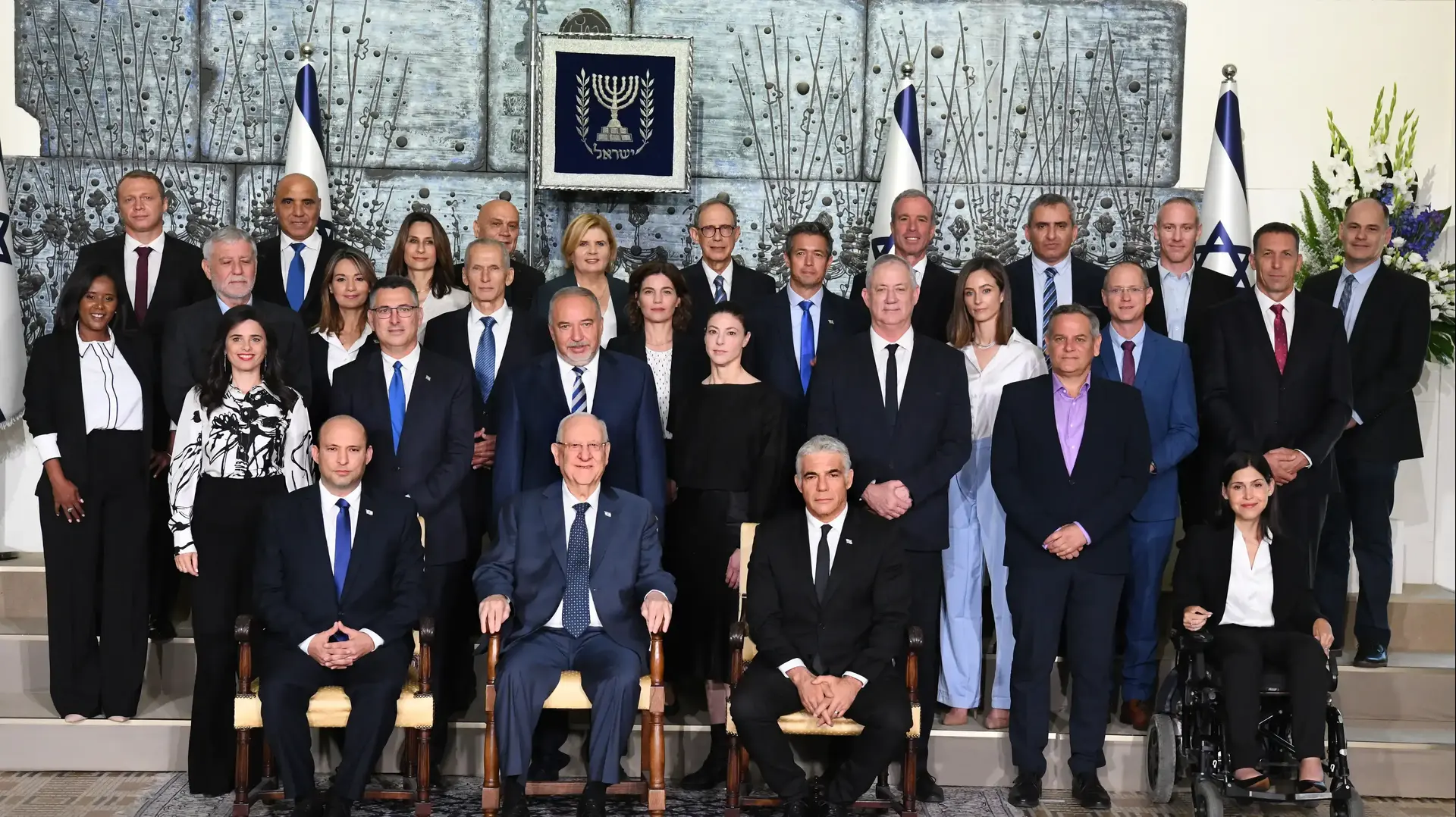 השבעת ממשלת בנט - לפיד | התמונה הקבוצתית בבית הנשיא 14 ביוני 2021 השבעת ממשלת בנט - לפיד | התמונה הקבוצתית בבית הנשיא 14 ביוני 2021