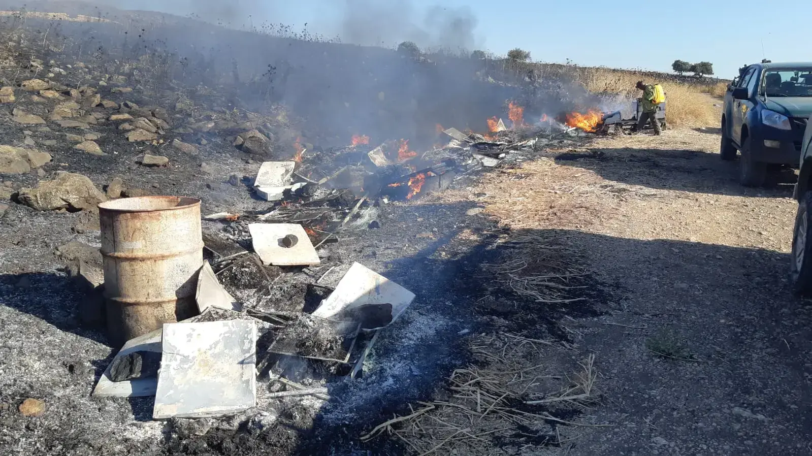 שריפת קוצים מבלוני תבערה במועצה האזורית שער הנגב, 15 ביוני 2021 שריפת קוצים מבלוני תבערה במועצה האזורית שער הנגב, 15 ביוני 2021