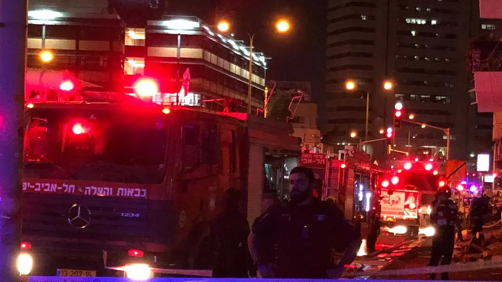 זירת השריפה באולם אירועים "בית השמחות" ברחוב מנחם בגין 21 בתל אביב, 16 ביוני 2021 זירת השריפה באולם אירועים "בית השמחות" ברחוב מנחם בגין 21 בתל אביב, 16 ביוני 2021