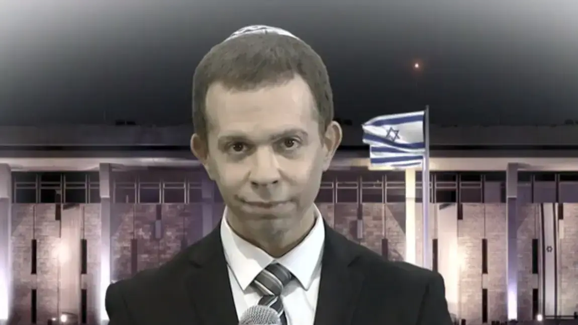 עמית סגל ובן דמותו בארץ נהדרת (אסי כהן) עמית סגל ובן דמותו בארץ נהדרת (אסי כהן)