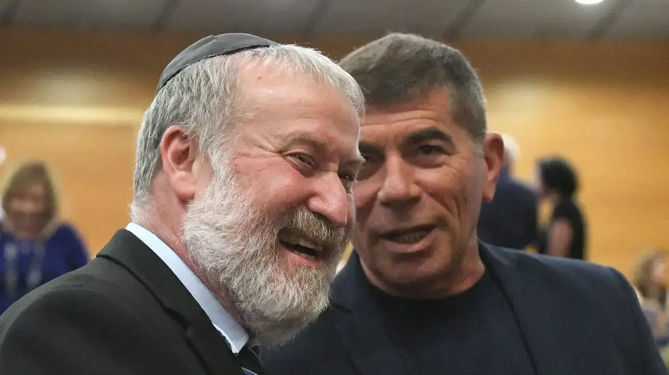 אביחי מנדלבליט וגבי אשכנזי בהשקת ספרו של הפצ"ר לשעבר והשופט מנחם פינלשטיין, אוני' בר אילן
17.06.21 אביחי מנדלבליט וגבי אשכנזי בהשקת ספרו של הפצ"ר לשעבר והשופט מנחם פינלשטיין, אוני' בר אילן
17.06.21