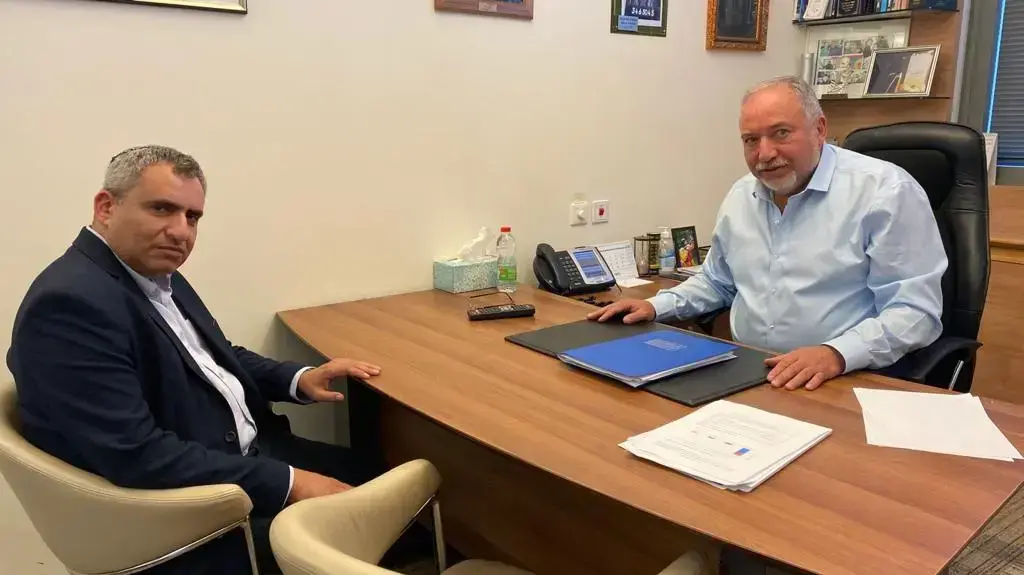 פגישת ליברמן אלקין באוצר 2 פגישת ליברמן אלקין באוצר 2