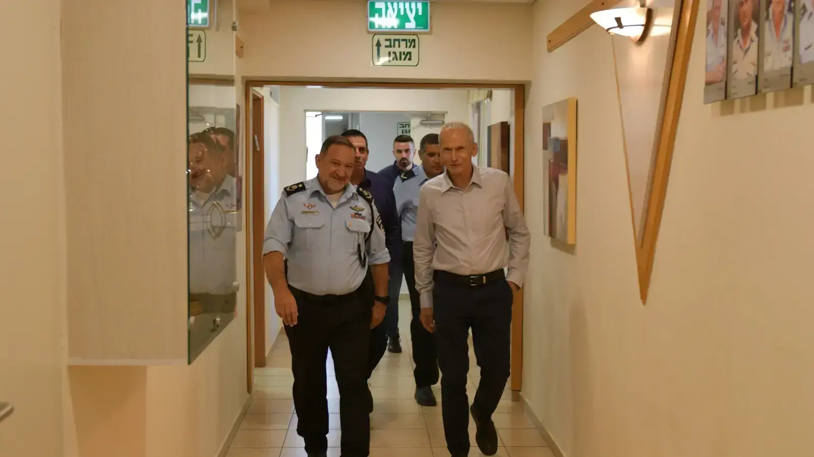 מפכ"ל המשטרה יעקב שבתאי בישיבת עבודה עם השר לביטחון הפנים, עמר בר-לב, סגן השר, יואב סגלוביץ וסגל המשרד לבט"פ, 21 ביוני 2021 מפכ"ל המשטרה יעקב שבתאי בישיבת עבודה עם השר לביטחון הפנים, עמר בר-לב, סגן השר, יואב סגלוביץ וסגל המשרד לבט"פ, 21 ביוני 2021