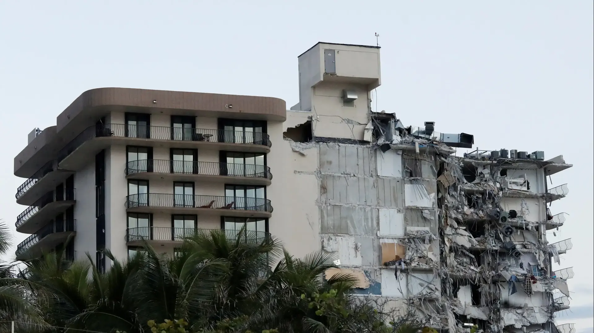 מיאמי: עשרות נעדרים ולפחות הרוג אחד בקריסת בניין
24.6.21 מיאמי: עשרות נעדרים ולפחות הרוג אחד בקריסת בניין
24.6.21