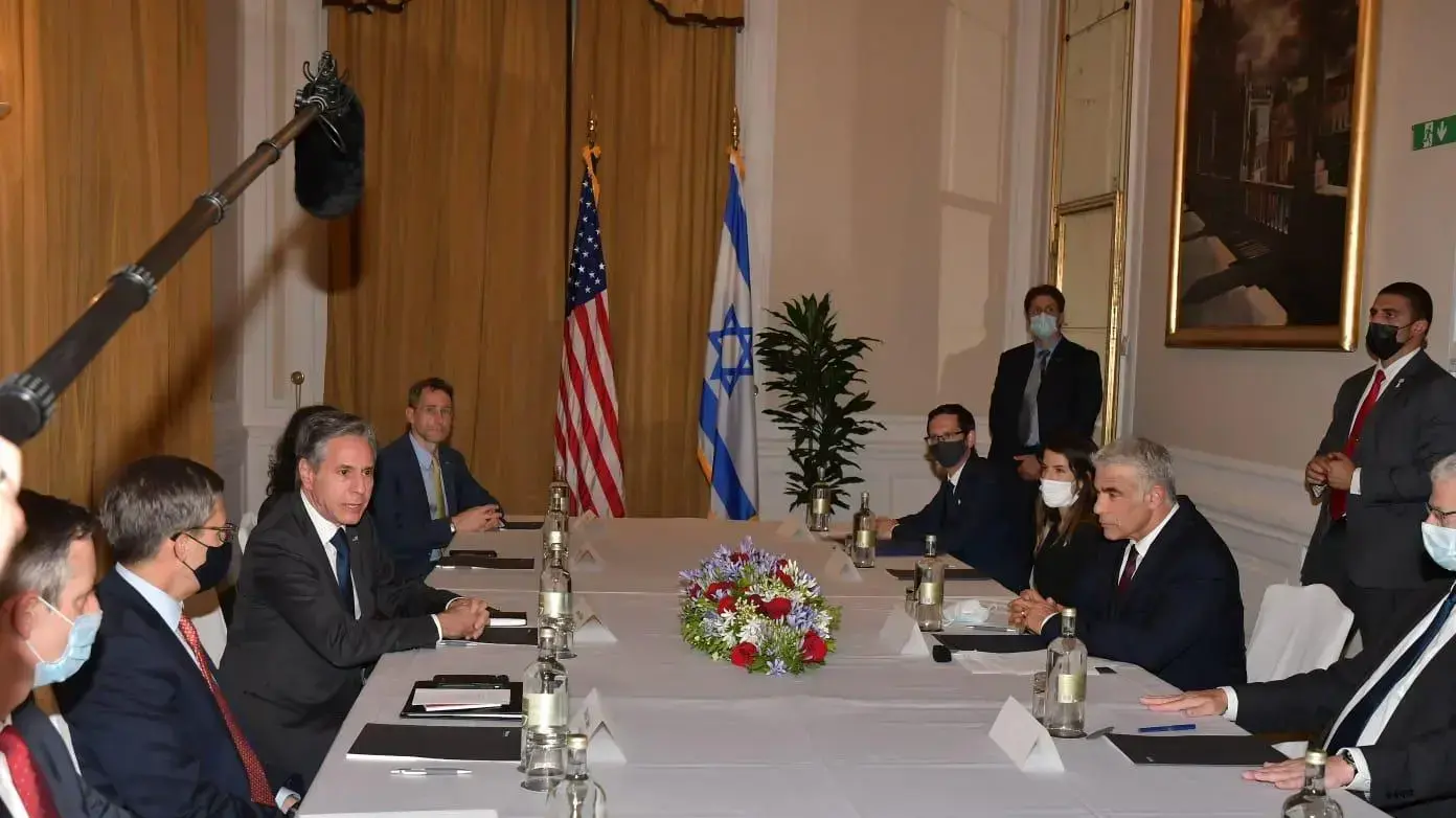 שר החוץ, יאיר לפיד בפתח פגישת עבודה עם מזכיר המדינה האמריקני, אנתוני בלינקן ברומא 27/6/2021 שר החוץ, יאיר לפיד בפתח פגישת עבודה עם מזכיר המדינה האמריקני, אנתוני בלינקן ברומא 27/6/2021