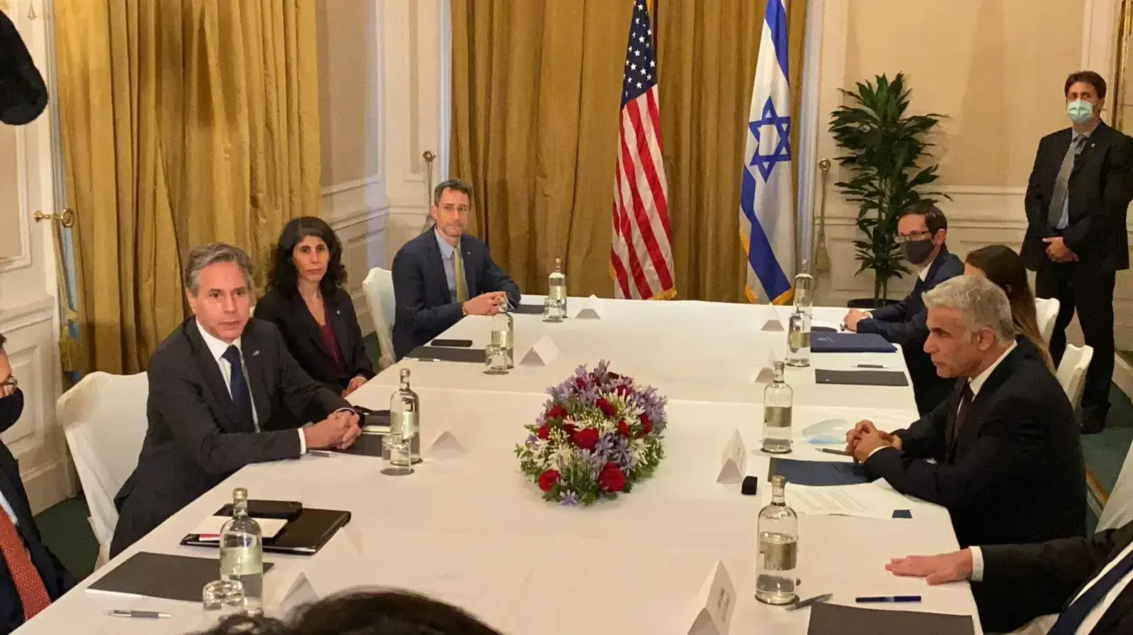 שר החוץ, יאיר לפיד בפתח פגישת עבודה עם מזכיר המדינה האמריקני, אנתוני בלינקן ברומא 27/6/2021 שר החוץ, יאיר לפיד בפתח פגישת עבודה עם מזכיר המדינה האמריקני, אנתוני בלינקן ברומא 27/6/2021
