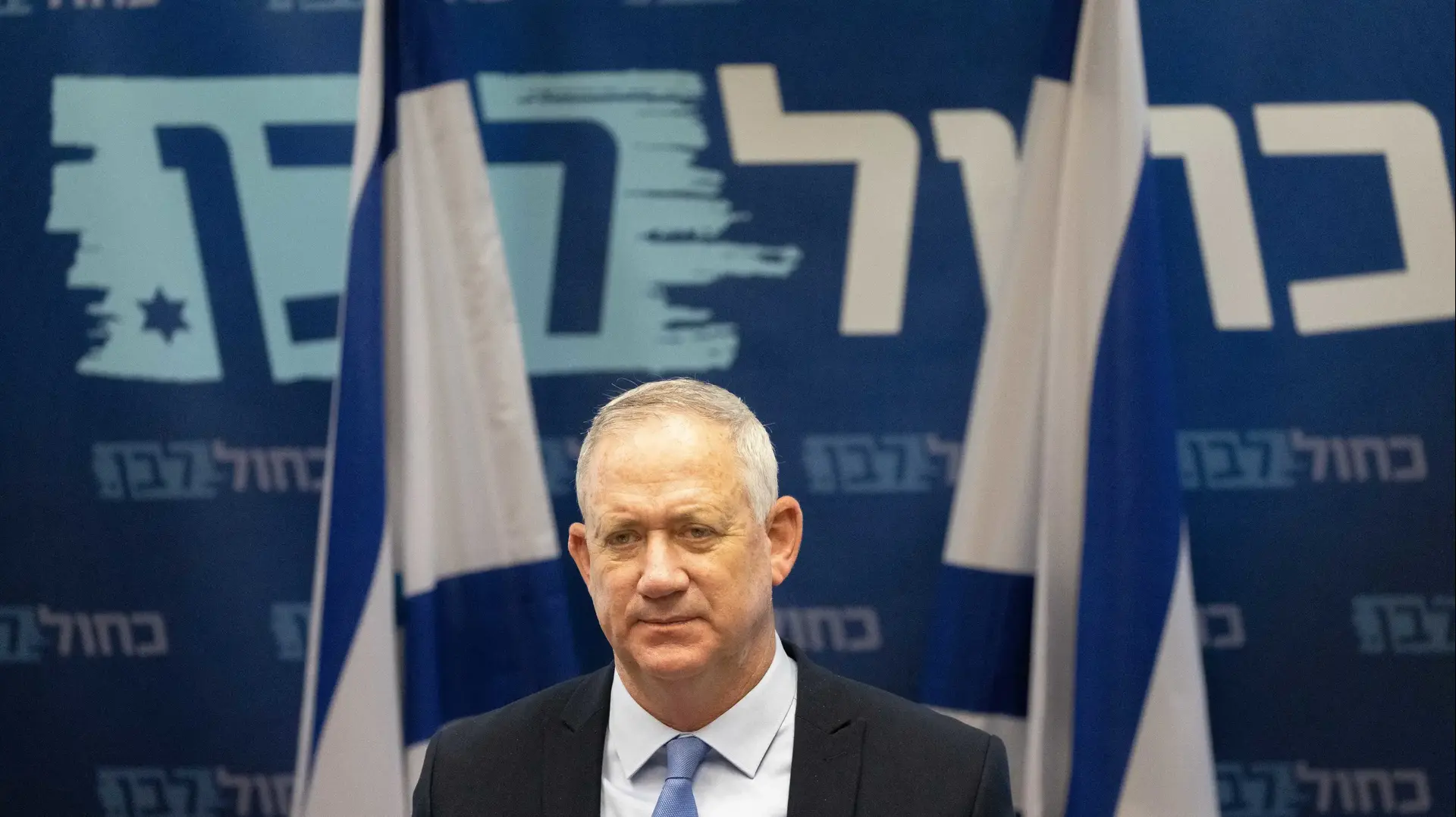 יו"ר כחול לבן, גני גנץ במהלך ישיבת סייעתו בכנסת 28 ביוני 2021 יו"ר כחול לבן, גני גנץ במהלך ישיבת סייעתו בכנסת 28 ביוני 2021