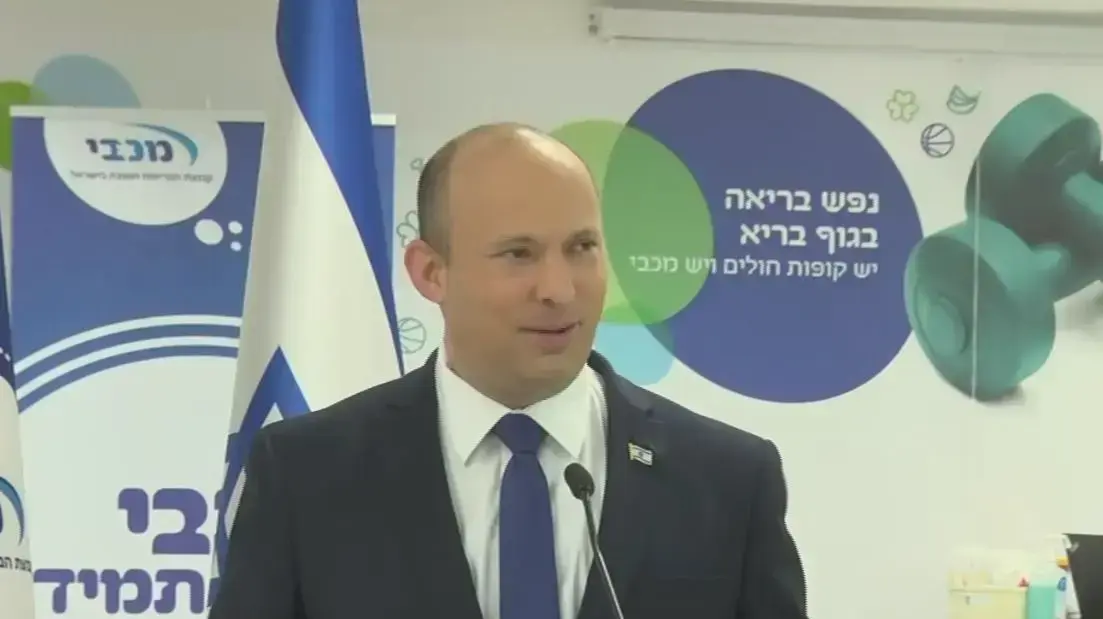 ראש הממשלה, נפתלי בנט, ושר הבריאות ניצן הורוביץ במתחם החיסונים לבני נוער של קופת חולים מכבי, חולון ראש הממשלה, נפתלי בנט, ושר הבריאות ניצן הורוביץ במתחם החיסונים לבני נוער של קופת חולים מכבי, חולון