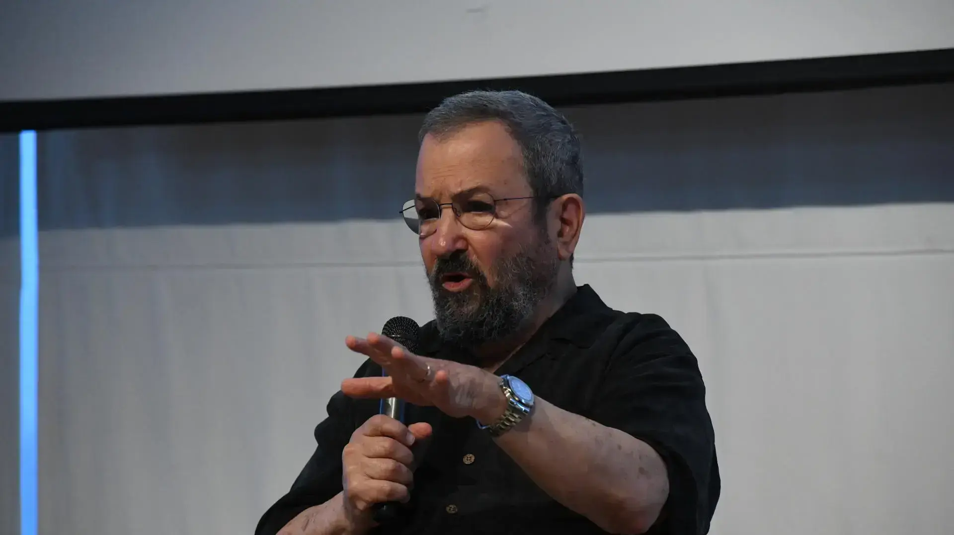 אהוד ברק בטקס במלאת 45 שנה למבצע יונתן, מרכז פרס לשלום, 29 ביוני 2021 אהוד ברק בטקס במלאת 45 שנה למבצע יונתן, מרכז פרס לשלום, 29 ביוני 2021