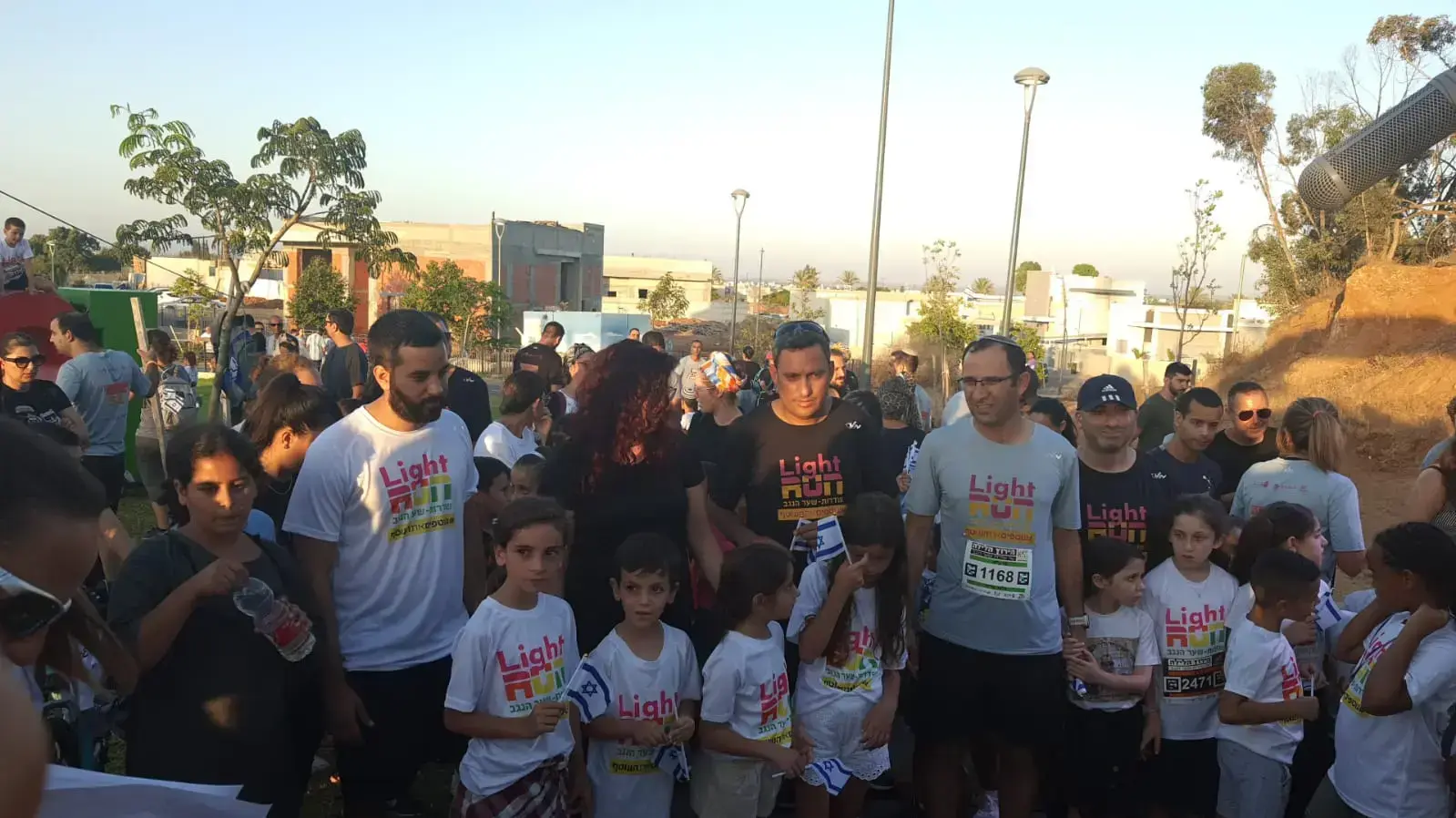 משפחתו וחבריו של עידו אביגל במירוץ הלילה של שדרות-שער הנגב משפחתו וחבריו של עידו אביגל במירוץ הלילה של שדרות-שער הנגב