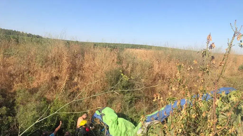 זירת האירוע בו התרסק מצנח הרחיפה הממונע ונפצעו קשה שני גברים בשנות ה-50 לחייהם סמוך ללטרון. 2 ביולי 2021 זירת האירוע בו התרסק מצנח הרחיפה הממונע ונפצעו קשה שני גברים בשנות ה-50 לחייהם סמוך ללטרון. 2 ביולי 2021