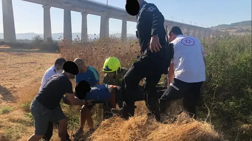 זירת האירוע בו התרסק מצנח הרחיפה הממונע ונפצעו קשה שני גברים בשנות ה-50 לחייהם סמוך ללטרון. 2 ביולי 2021 זירת האירוע בו התרסק מצנח הרחיפה הממונע ונפצעו קשה שני גברים בשנות ה-50 לחייהם סמוך ללטרון. 2 ביולי 2021